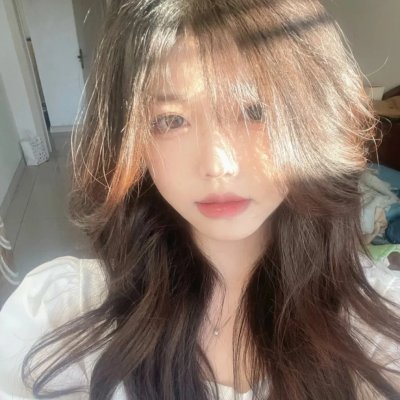 踉跄的女孩